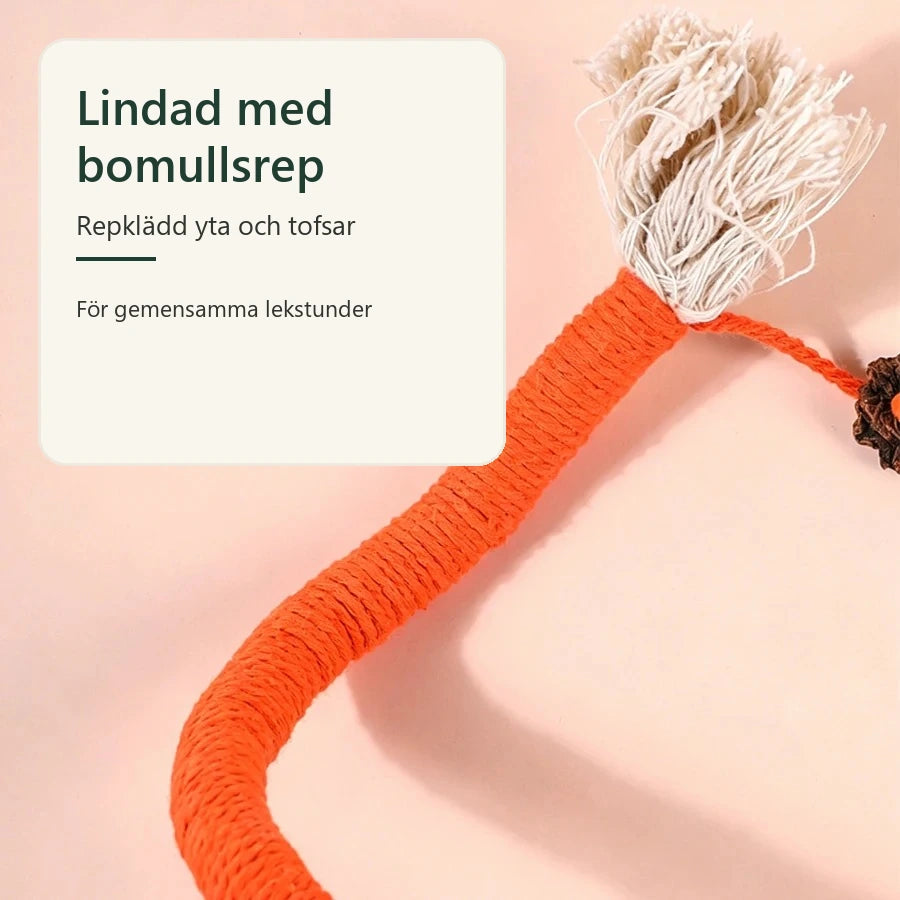Närbild på orange PlayRope-repleksak lindad med bomullsrep och tofs.