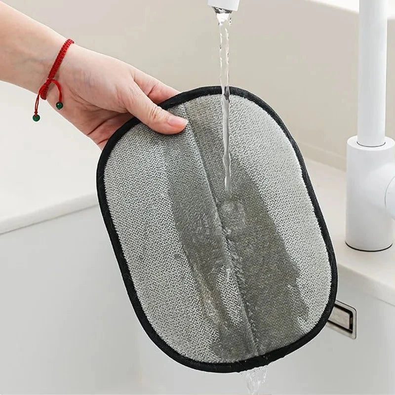 VelumiPets FurMitts sköljs under rinnande vatten